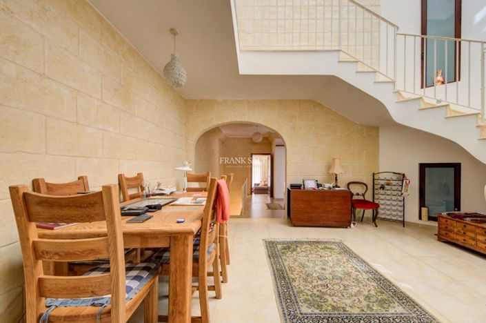 Image No.20-4 Bed Property for sale