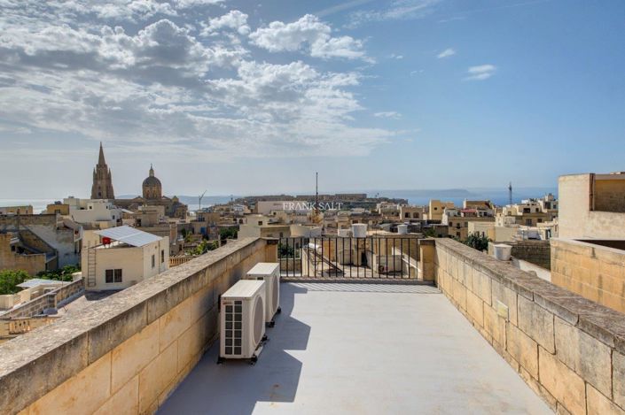 Image No.22-4 Bed Property for sale