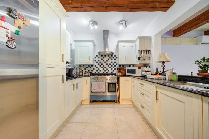 Image No.6-4 Bed Property for sale