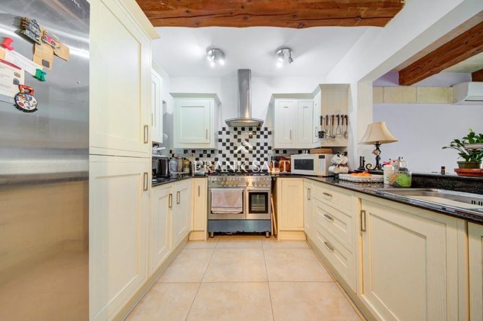 Image No.6-4 Bed House for sale