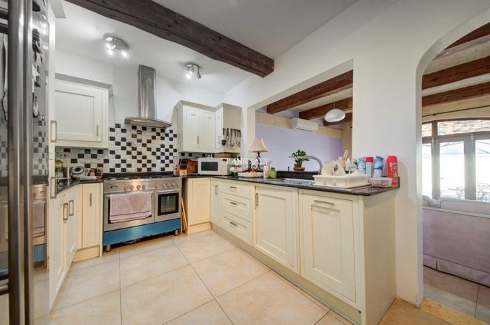 Image No.7-4 Bed Property for sale