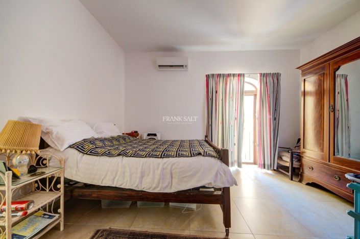 Image No.9-4 Bed Property for sale