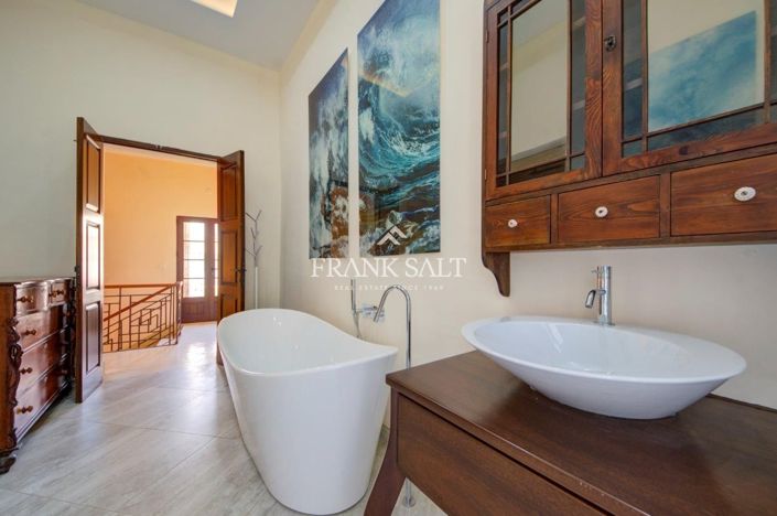 Image No.11-2 Bed House for sale