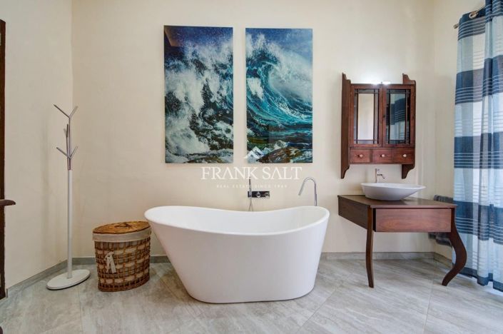 Image No.12-2 Bed House for sale