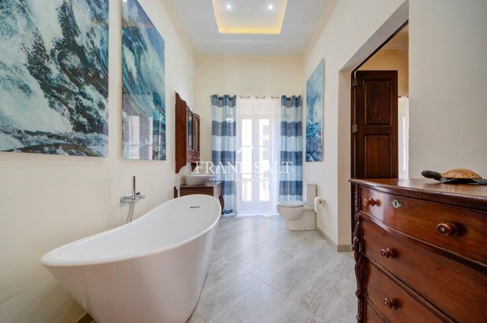 Image No.13-2 Bed House for sale