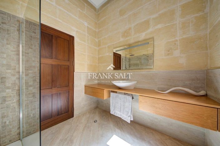 Image No.18-2 Bed House for sale