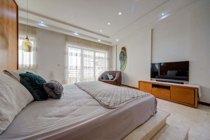 Image No.11-3 Bed Property for sale