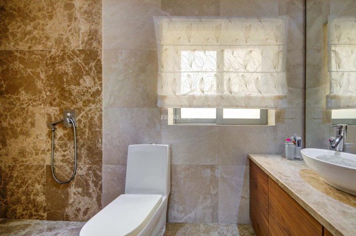 Image No.16-3 Bed Property for sale