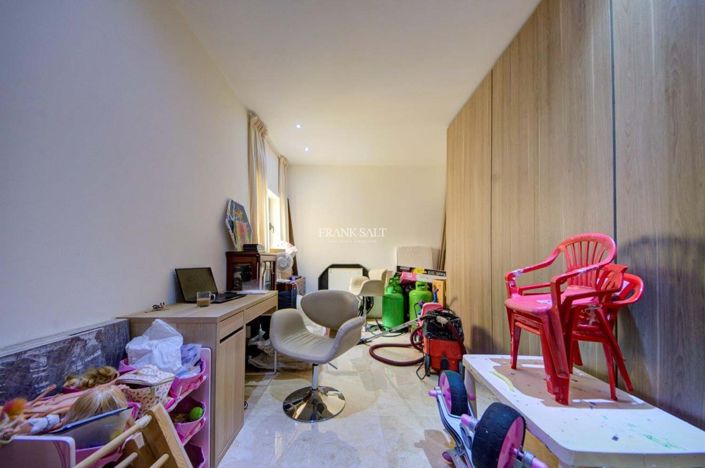 Image No.20-3 Bed Property for sale