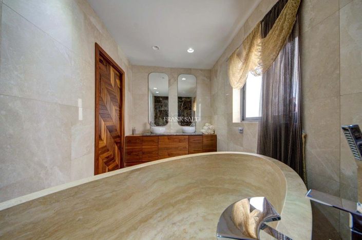 Image No.8-3 Bed Property for sale