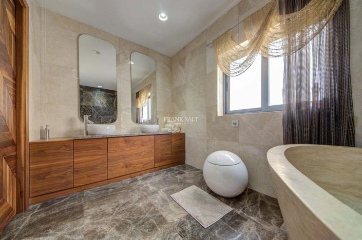 Image No.9-3 Bed Property for sale