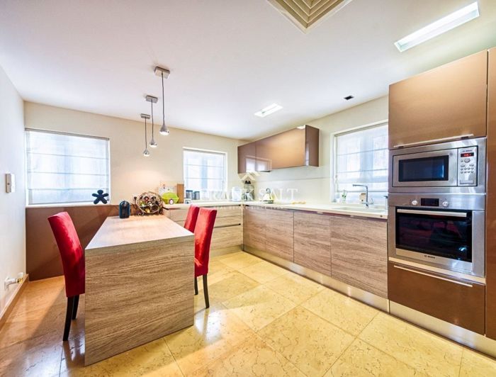 Image No.10-3 Bed Farmhouse for sale