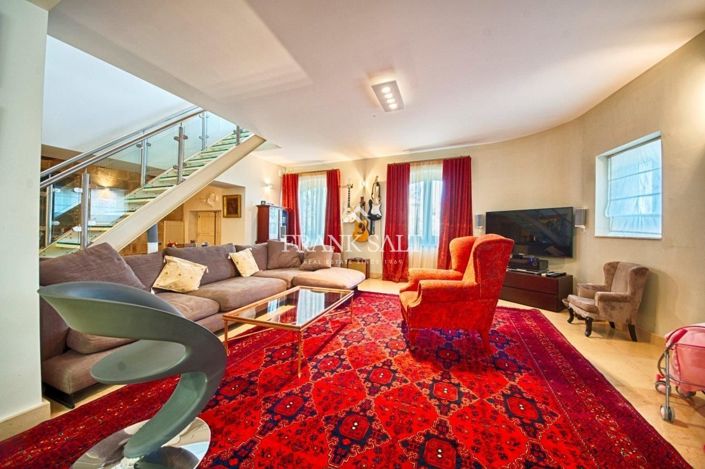 Image No.11-3 Bed Farmhouse for sale