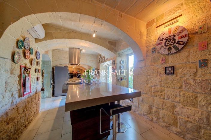 Image No.100-5 Bed Farmhouse for sale