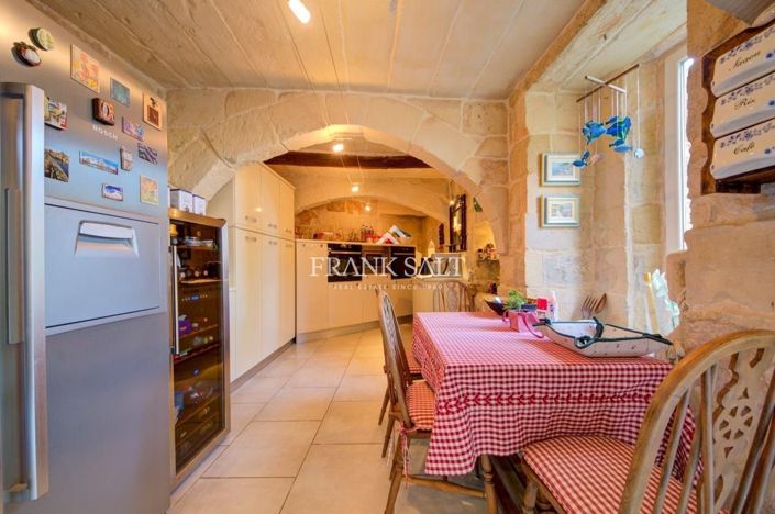 Image No.101-5 Bed Farmhouse for sale