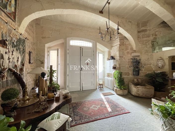 Image No.102-5 Bed Farmhouse for sale