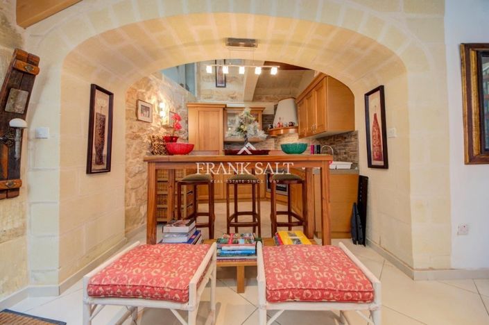 Image No.104-5 Bed Farmhouse for sale