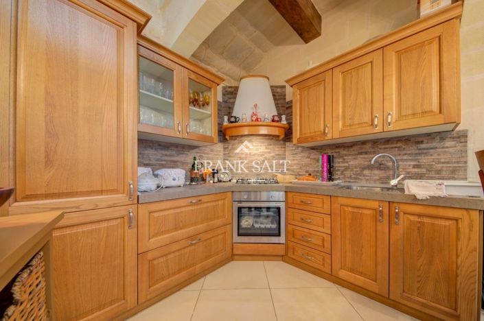 Image No.106-5 Bed Farmhouse for sale