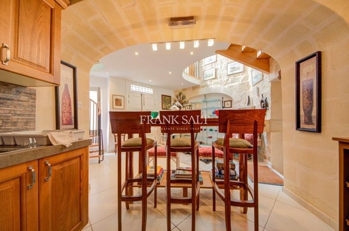 Image No.107-5 Bed Farmhouse for sale