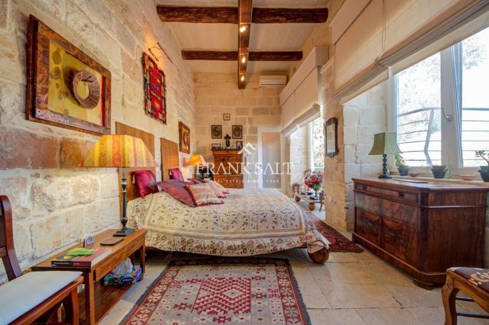 Image No.110-5 Bed Farmhouse for sale