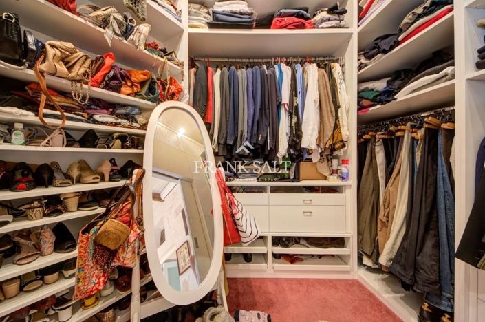 Image No.111-5 Bed Farmhouse for sale