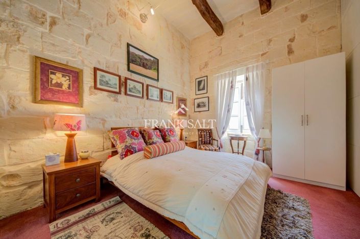 Image No.112-5 Bed Farmhouse for sale