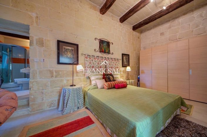 Image No.114-5 Bed Farmhouse for sale