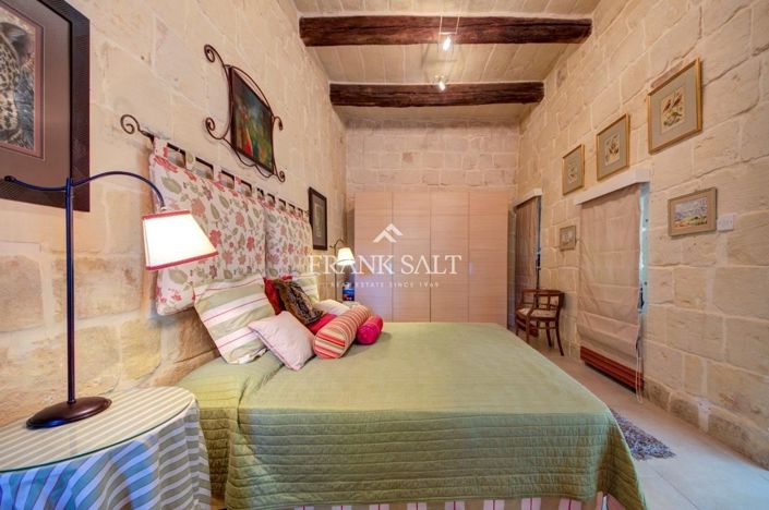 Image No.115-5 Bed Farmhouse for sale