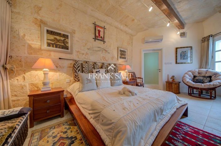 Image No.116-5 Bed Farmhouse for sale