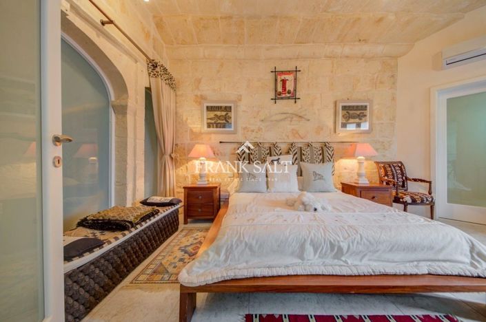 Image No.117-5 Bed Farmhouse for sale