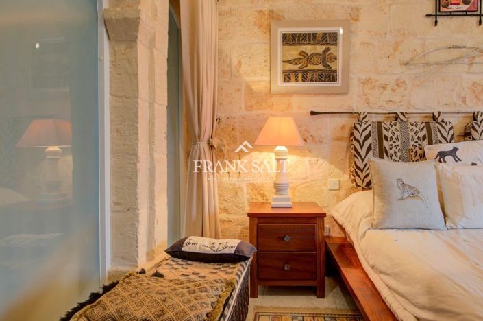 Image No.118-5 Bed Farmhouse for sale