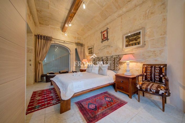 Image No.119-5 Bed Farmhouse for sale