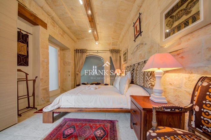 Image No.120-5 Bed Farmhouse for sale