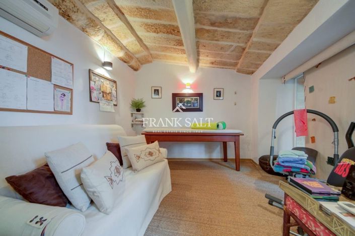 Image No.123-5 Bed Farmhouse for sale