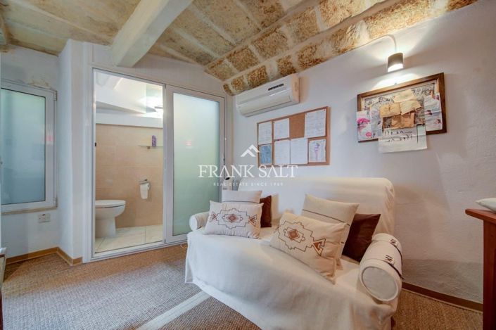 Image No.124-5 Bed Farmhouse for sale