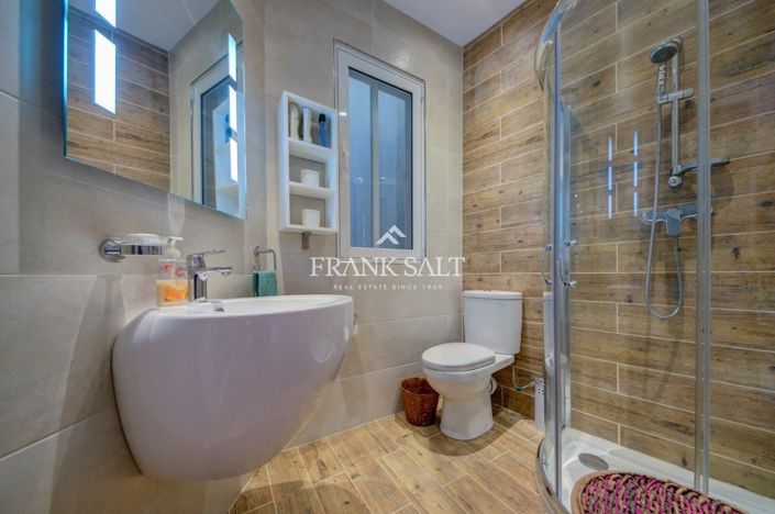 Image No.129-5 Bed Farmhouse for sale