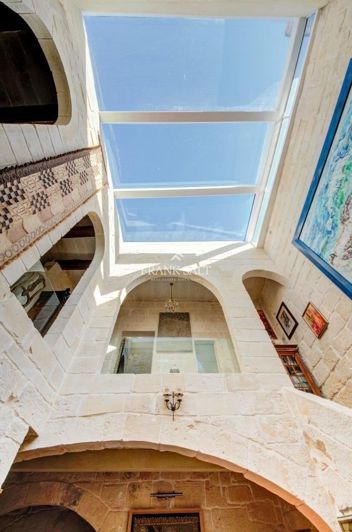 Image No.135-5 Bed Farmhouse for sale