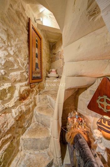 Image No.138-5 Bed Farmhouse for sale