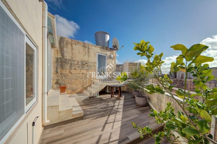 Image No.140-5 Bed Farmhouse for sale