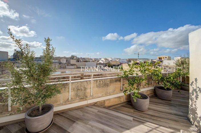 Image No.141-5 Bed Farmhouse for sale