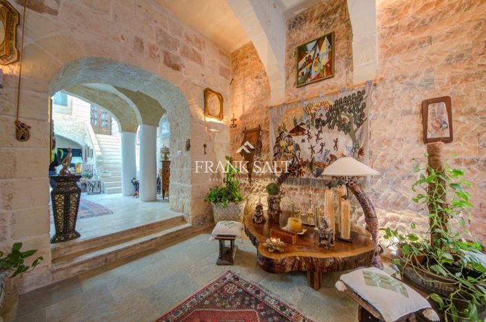 Image No.149-5 Bed Farmhouse for sale