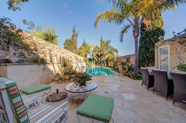 Image No.15-5 Bed Farmhouse for sale