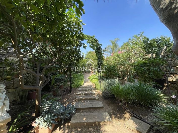 Image No.23-5 Bed Farmhouse for sale