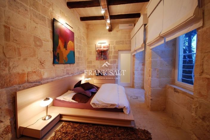 Image No.28-5 Bed Farmhouse for sale