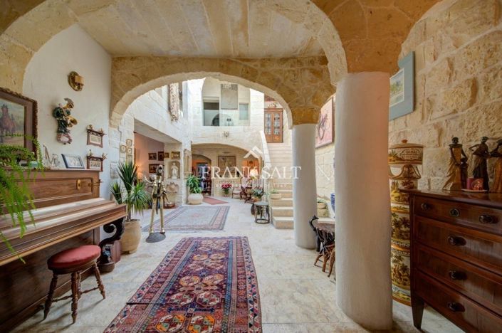 Image No.40-5 Bed Farmhouse for sale