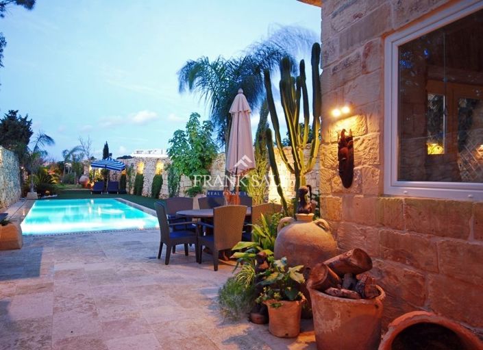 Image No.44-5 Bed Farmhouse for sale