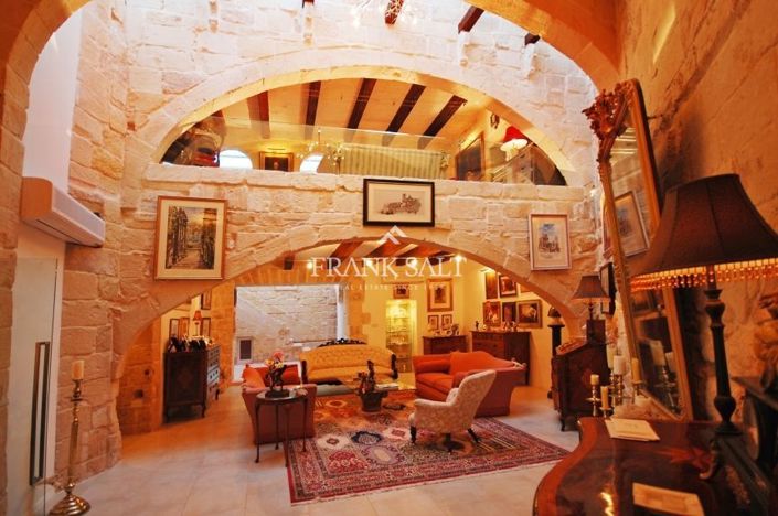 Image No.6-5 Bed Farmhouse for sale