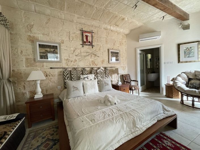 Image No.61-5 Bed Farmhouse for sale