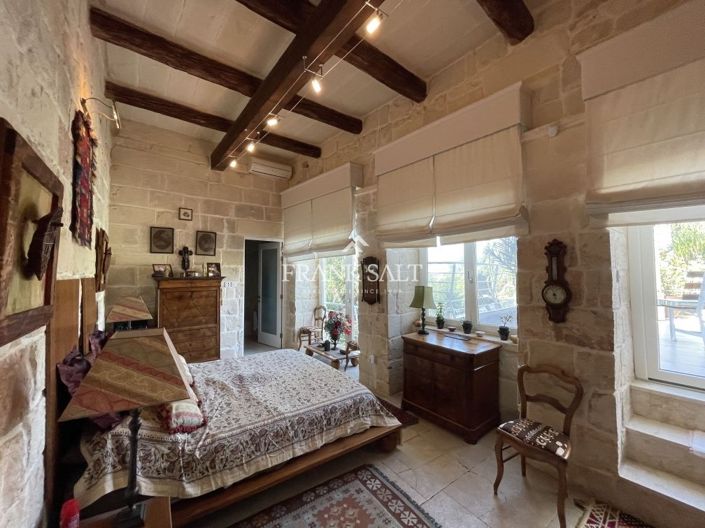 Image No.67-5 Bed Farmhouse for sale