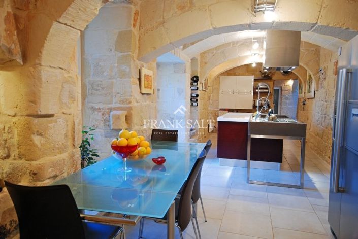 Image No.7-5 Bed Farmhouse for sale